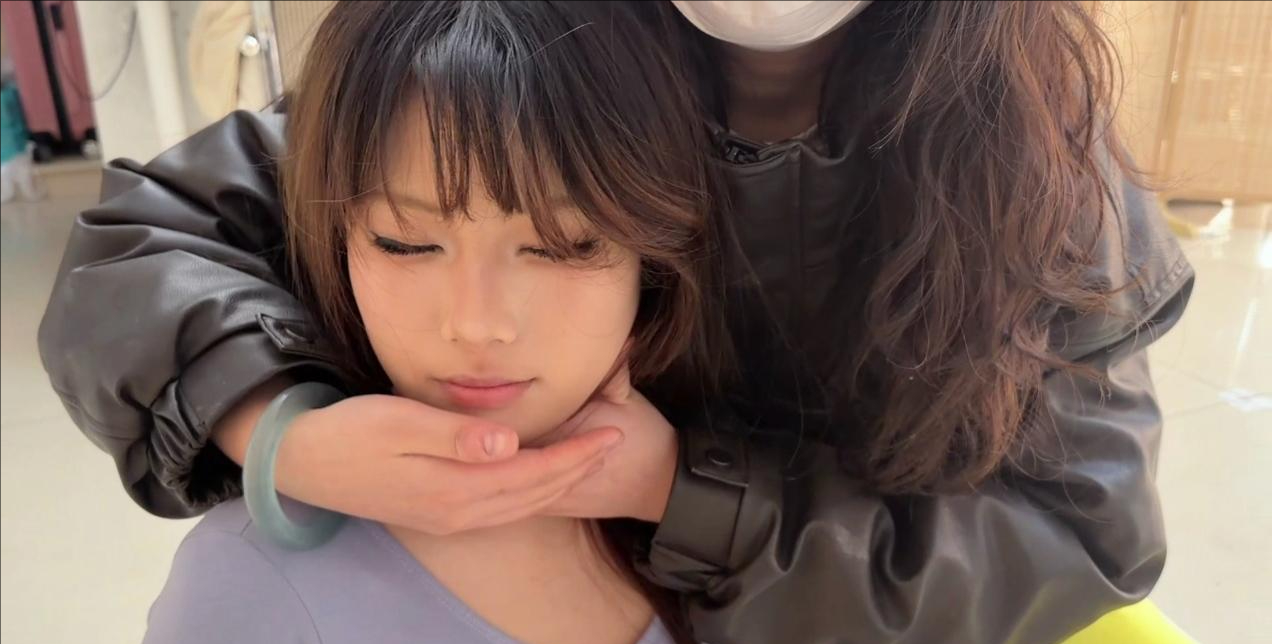 脸蛋绝了 极品女友 坏蛋入室隐藏 被发现后与思琪争吵 坏蛋将思琪捆绑挣扎