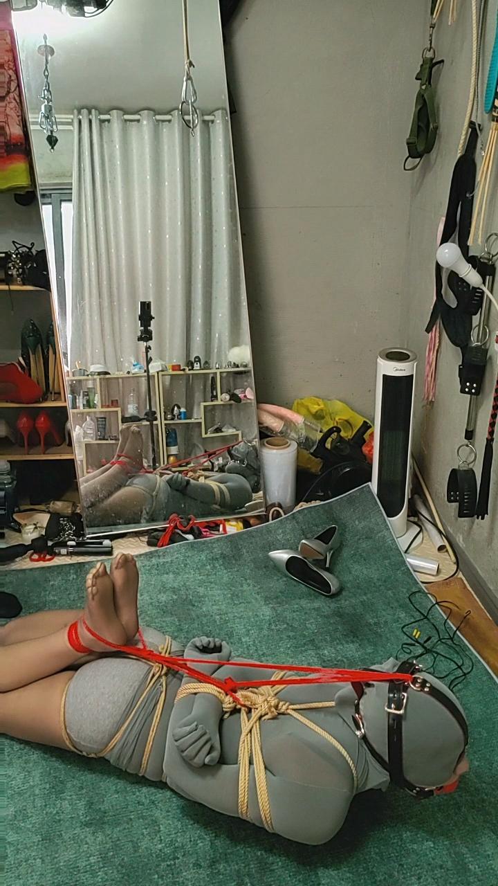 文慧性感皮肤衣